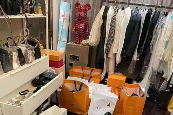 尉氏县回收一线品牌衣服